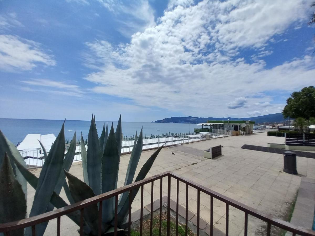 Sweet Sea View Διαμέρισμα Σαβόνα Εξωτερικό φωτογραφία